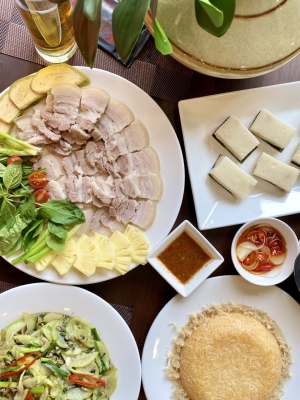 Ba chỉ luộc chấm mắm tép